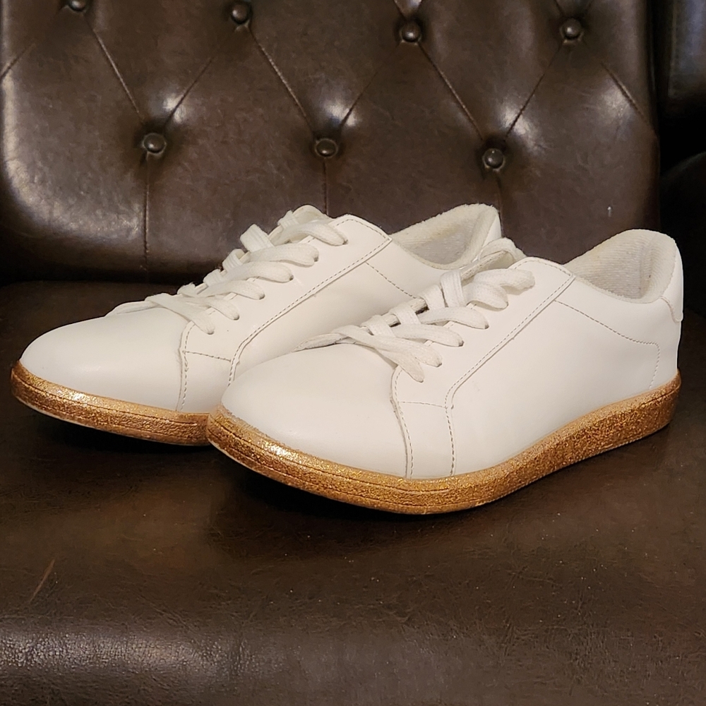 TORRID 9W White shoes with gold glitter soles
